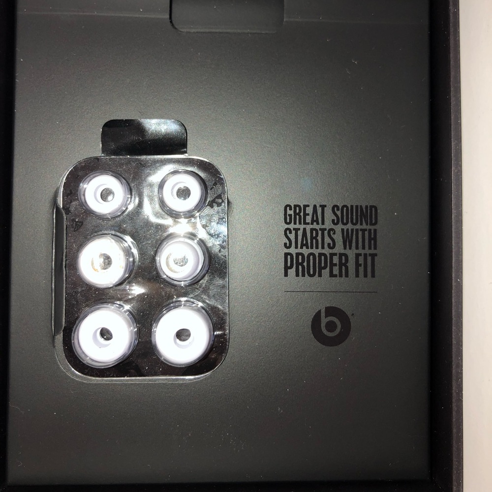 COPY - White Powerbeats3 Wireless - Picture 6 of 6